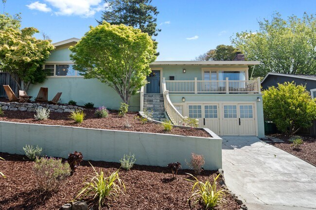 Building Photo - 35 Franciscan Way