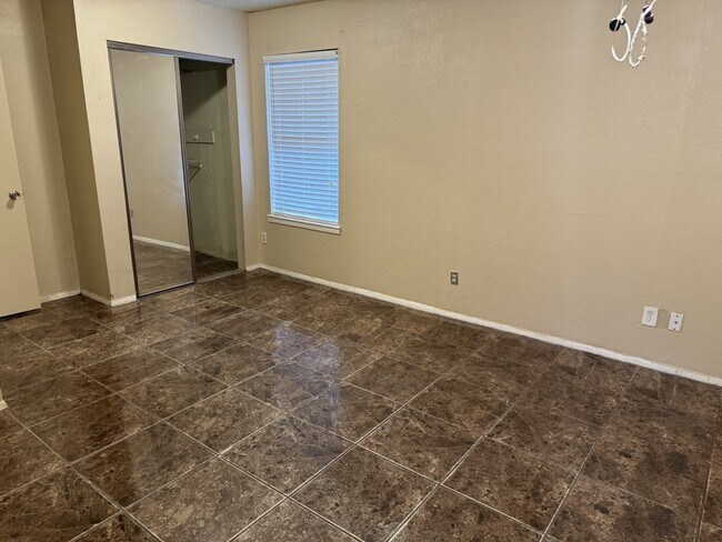 Building Photo - 16607 David Glen Dr