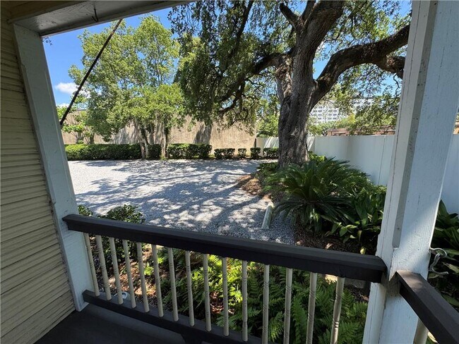 Building Photo - 808 Dauphin St