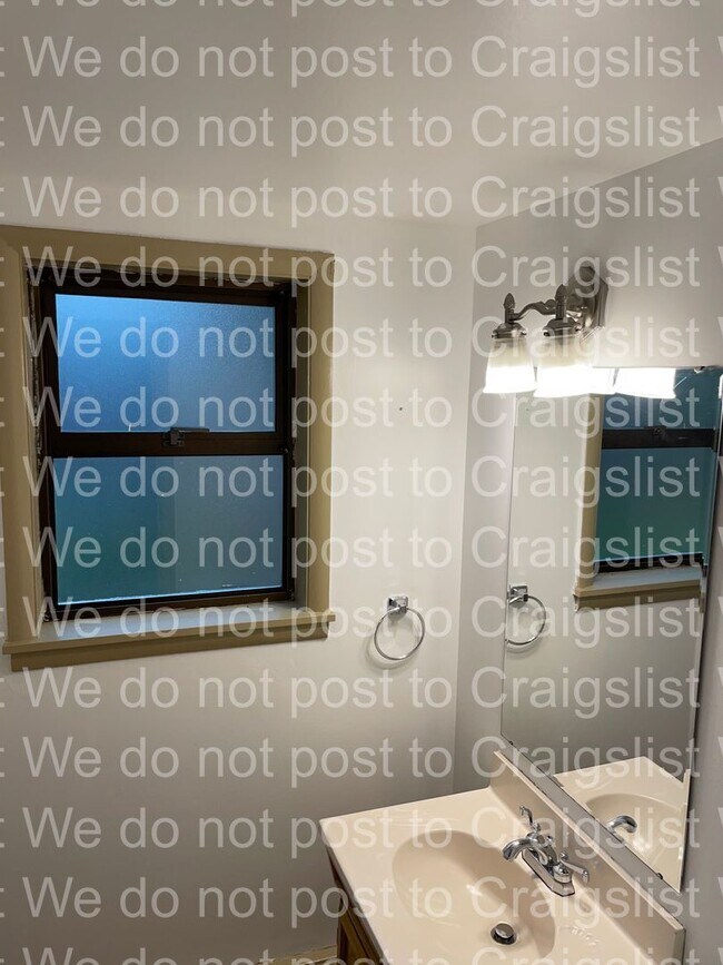 Building Photo - Olympic Hills 4bedroom / 1.5 bath home wit...