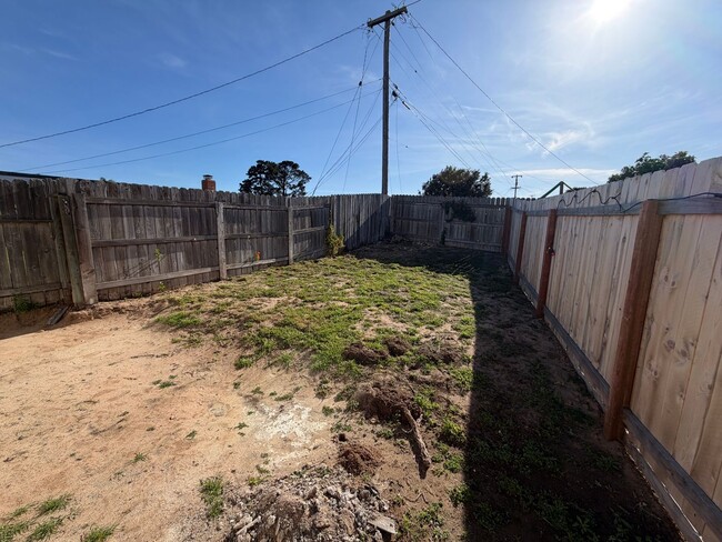 Building Photo - 4692 Cherry Ave