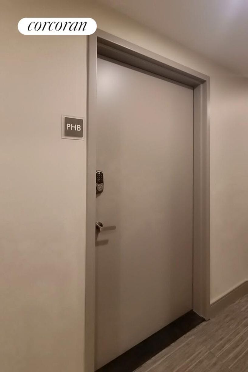 Building Photo - 45 W 81st St