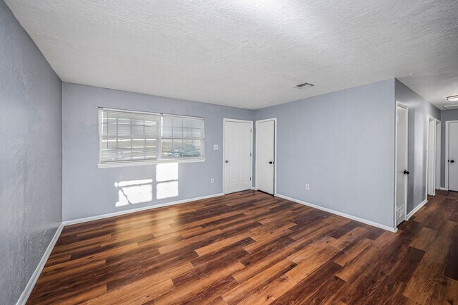 Building Photo - 709 SW 45th St