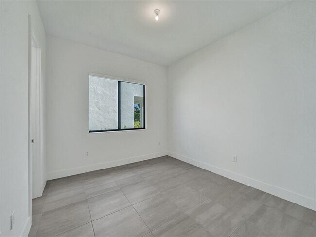 Building Photo - 5736 SW 104th Terrace