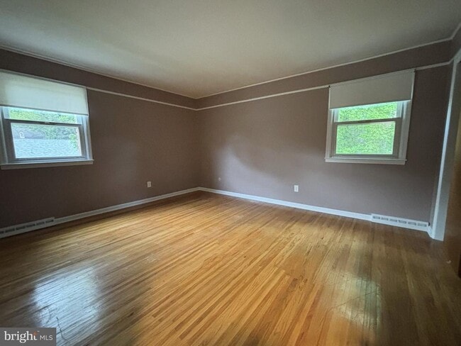 Building Photo - 415 Monmouth Dr