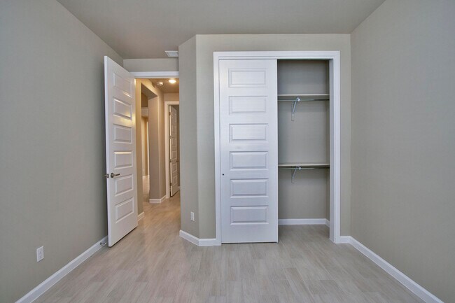 Building Photo - 729 C. Escondida