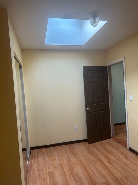 Building Photo - 21 Linden St