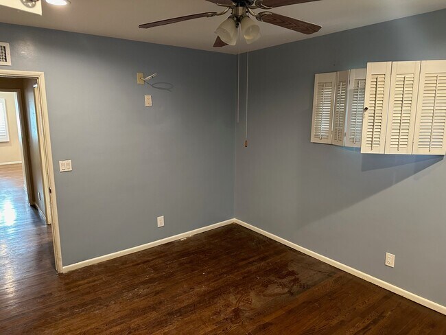 Building Photo - 1705 N Santa Anita Ave