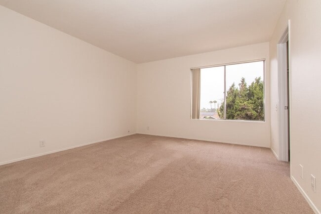 Building Photo - Spacious Two-Story 4 Bedroom/2.5 Bath Cardiff Cul-De-Sac Home Close to the Coast!