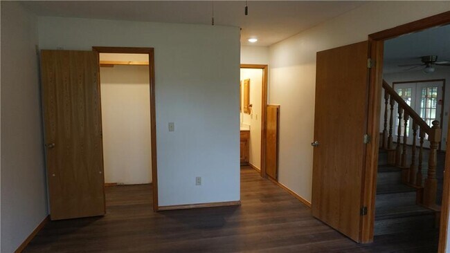 Building Photo - 107 N Elm Springs Rd