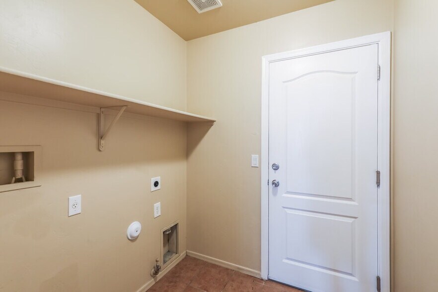 Building Photo - 7016 W Dupont Way