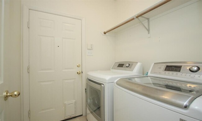 Building Photo - 3 S Avonlea Cir