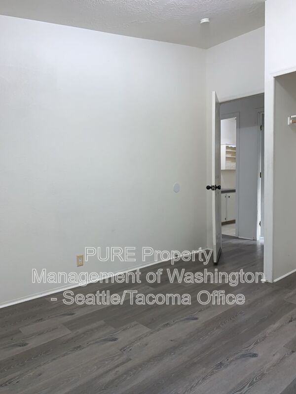 Building Photo - 16008 34th St E