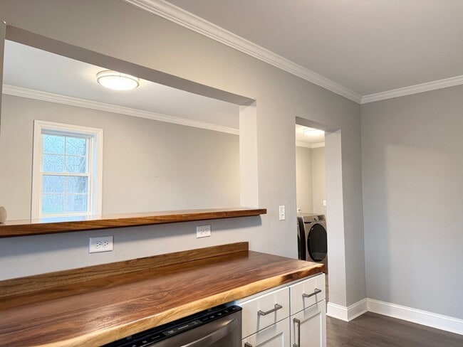 Building Photo - Renovated 2BR Home Minutes from Downtown Hickory – Washer & Dryer Included!