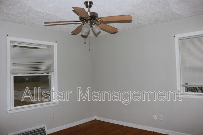 Building Photo - 740 E 254th St
