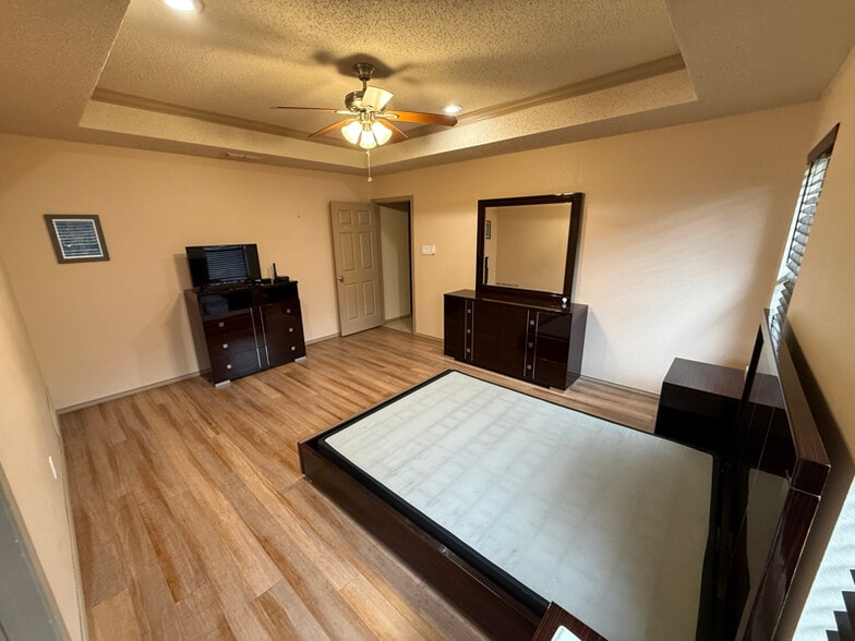 Building Photo - 6305 Courtside Dr