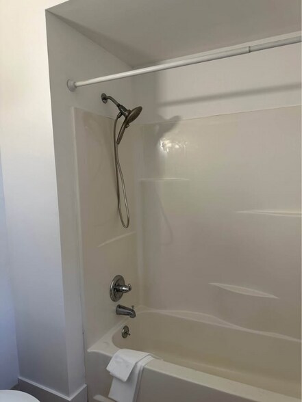 Building Photo - 5 Lake Ave