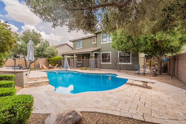 Building Photo - 3852 E Comstock Dr