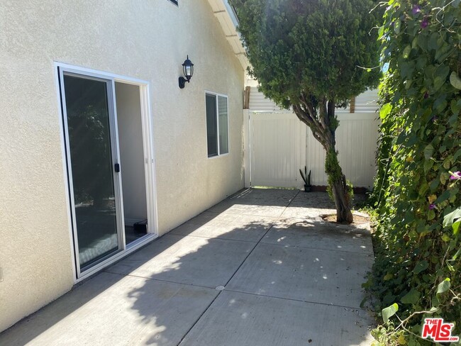 Building Photo - 8603 Collett Ave