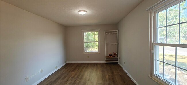 Building Photo - 1440 Slade Ave
