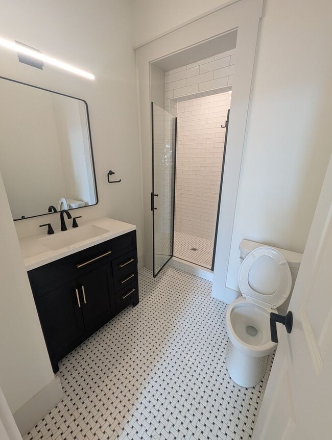 Building Photo - Recently Renovated 1-Bedroom, 1.5 Bath Apartment in Historic Covington