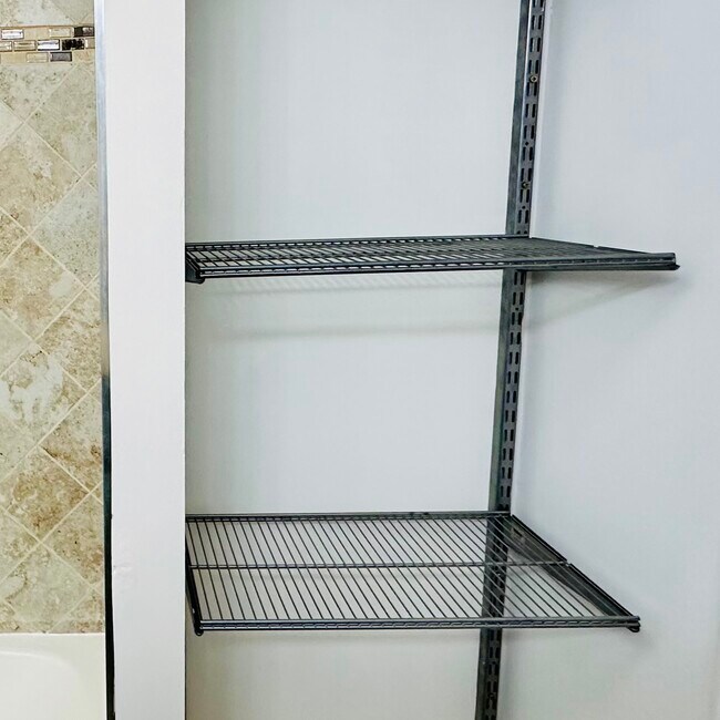 Building Photo - 5445 N Sheridan Rd