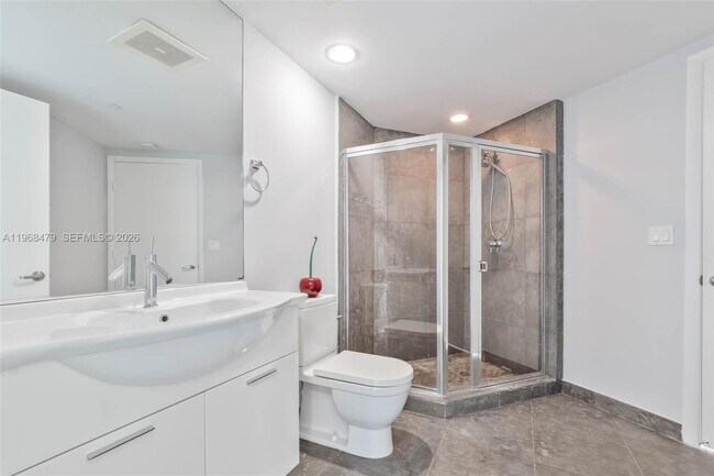 Building Photo - 475 Brickell Ave