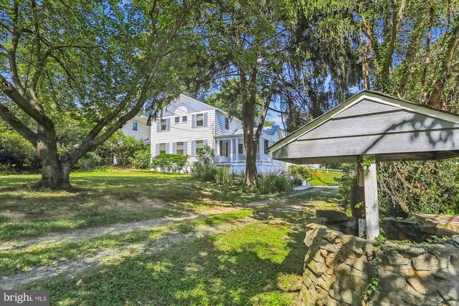 Building Photo - 8901 Montgomery Ave