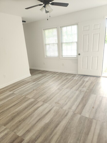 Building Photo - 347 Grant Ave