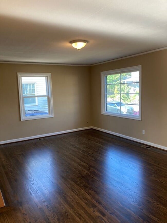 Building Photo - Updated North Tabor 2 Bedroom, 1 Bathroom ...