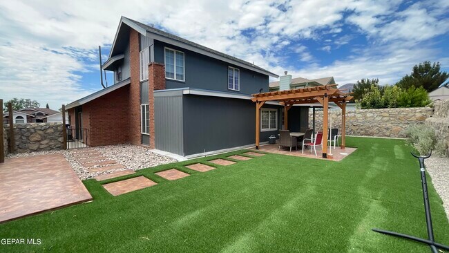 Building Photo - 10721 Pleasant Hills Dr