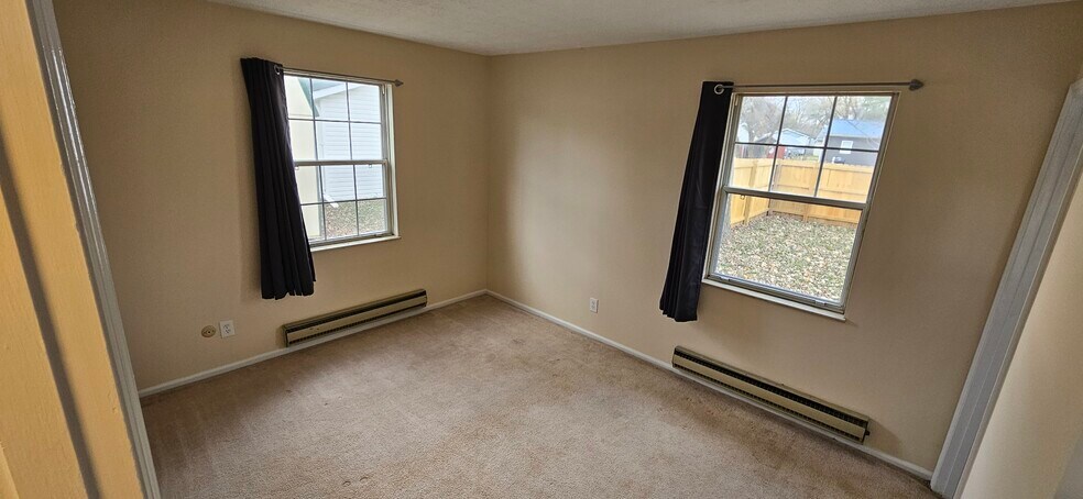 Back/Master Bedroom. Please note that rooms are larger than they appear due to how I photographed th - 578 Tyler St