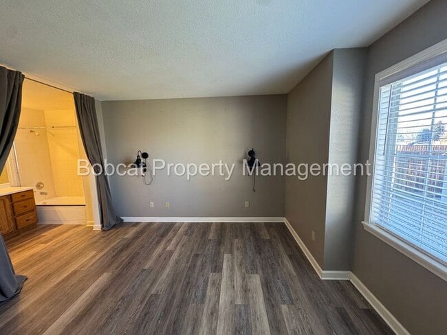 Building Photo - 326 Sandalwood Dr