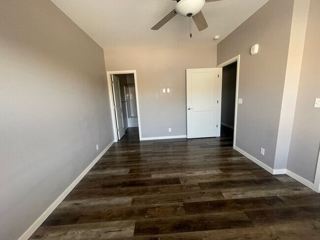 Building Photo - Unfurnished 3 Bedroom 2 Bath  Apartment With Lake-views of Table Rock Lake from each Room