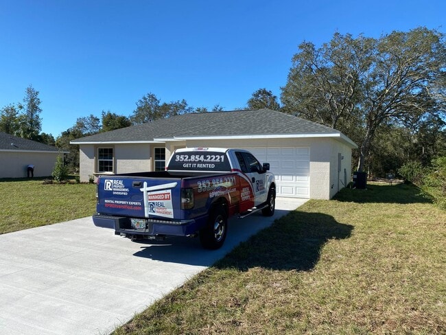 Building Photo - Desirable SW Ocala Neighborhood 3/2/2 **Won't Last**