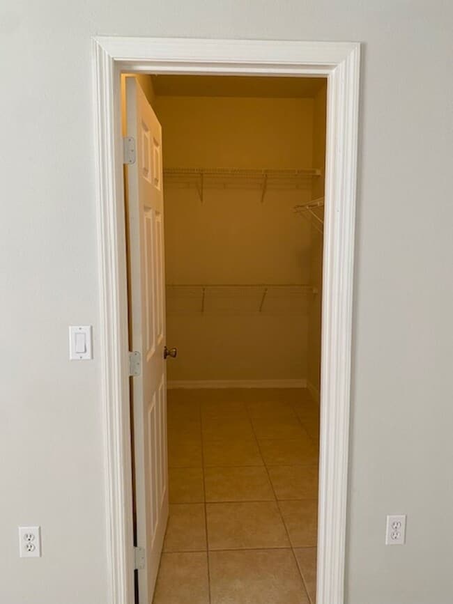 Building Photo - 4/2/2 With screened in porch in Indian Trails area!