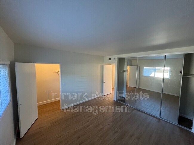 Building Photo - 2719 Montrose Ave