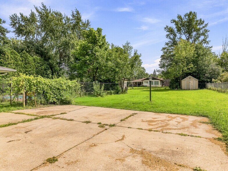 Building Photo - 1428 Laurel Dr