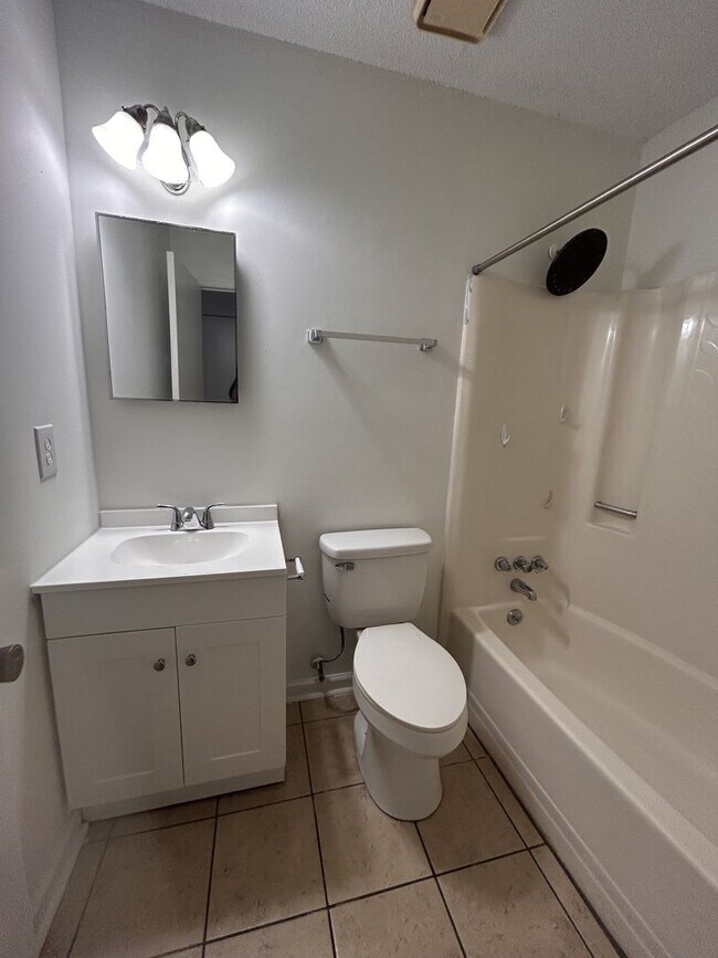 Building Photo - Affordable 2BR Duplex in Ladson!