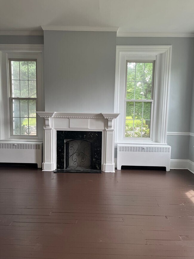 Building Photo - 1461 Manor St