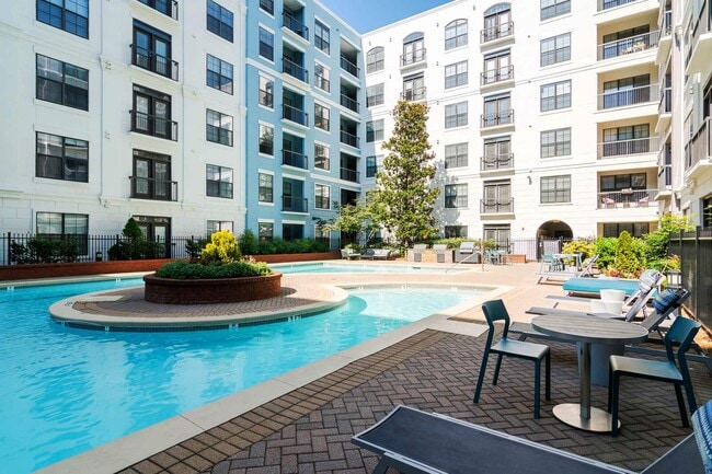 Building Photo - Flats at Perimeter Place