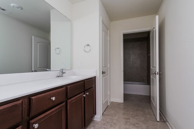 Building Photo - 27008 Leonardo Dr