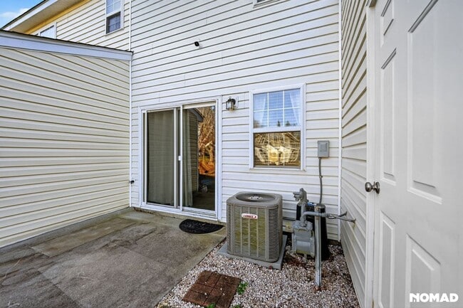 Building Photo - 6319 Sweetbay Dr