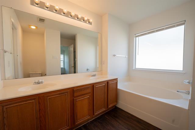 Building Photo - 3401 Sewell Dr