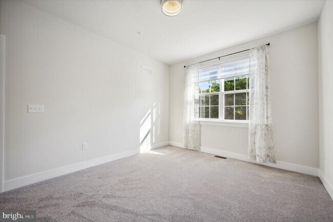 Building Photo - 127A Annapolis St