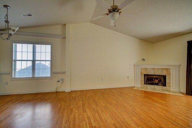 Building Photo - Large 2 BR, 2 BA Dual Master Suite in Boiling Springs Convenient to Shopping, Dining, Easy Access...