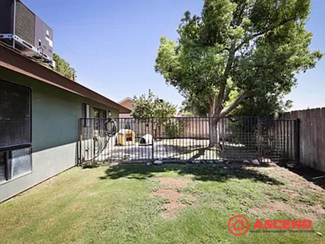 Building Photo - Captivating Home Near Highland Highschool!