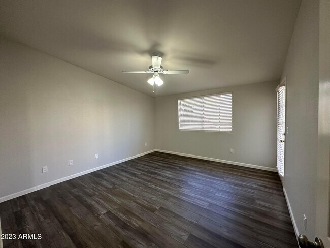Building Photo - 314 E Hartford Ave