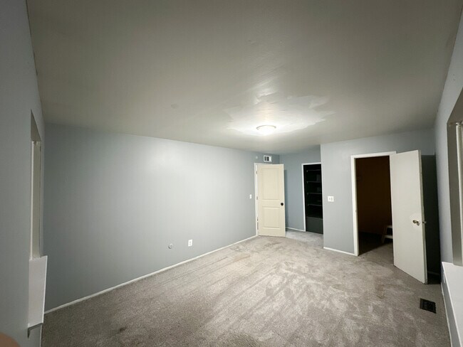 Building Photo - 15537 Dupage Blvd