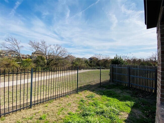 Building Photo - 708 Aliso Trail